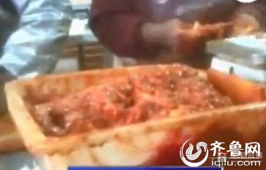日照莒縣黑作坊徒手串肉令人作嘔 記者舉報(bào)無人查處