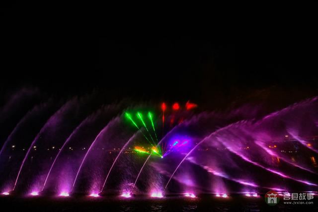 莒縣沭河濕地公園，上演激光水幕音樂噴泉，真是太棒了
