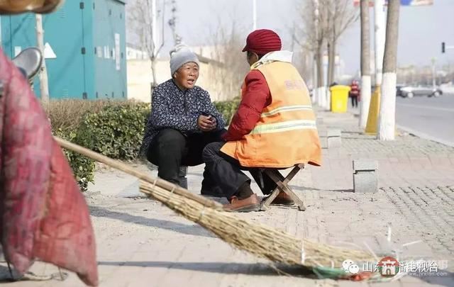 哥哥下落不明，和媳婦離婚，日照小伙帶精神病媽媽打工六年……想有個(gè)家！