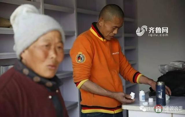 哥哥下落不明，和媳婦離婚，日照小伙帶精神病媽媽打工六年……想有個(gè)家！