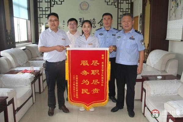 莒縣新世紀一女員工突發(fā)急病，莒縣交警開道緊急護送
